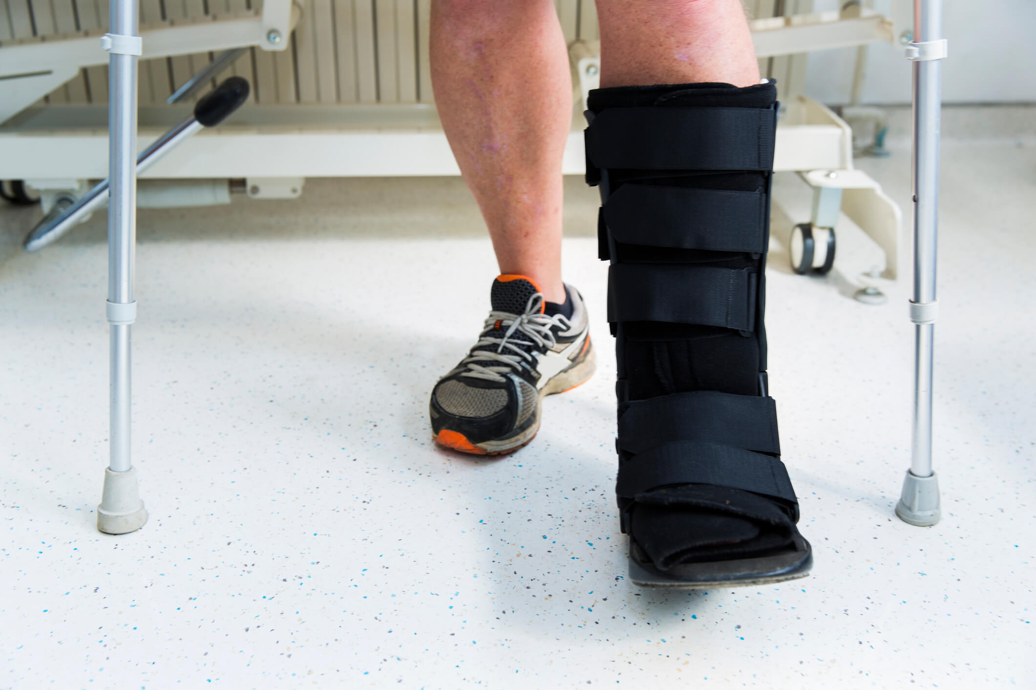 bone tendon joint inflamed foot big toe sport injury pain under ball bend  hurt trauma wearing