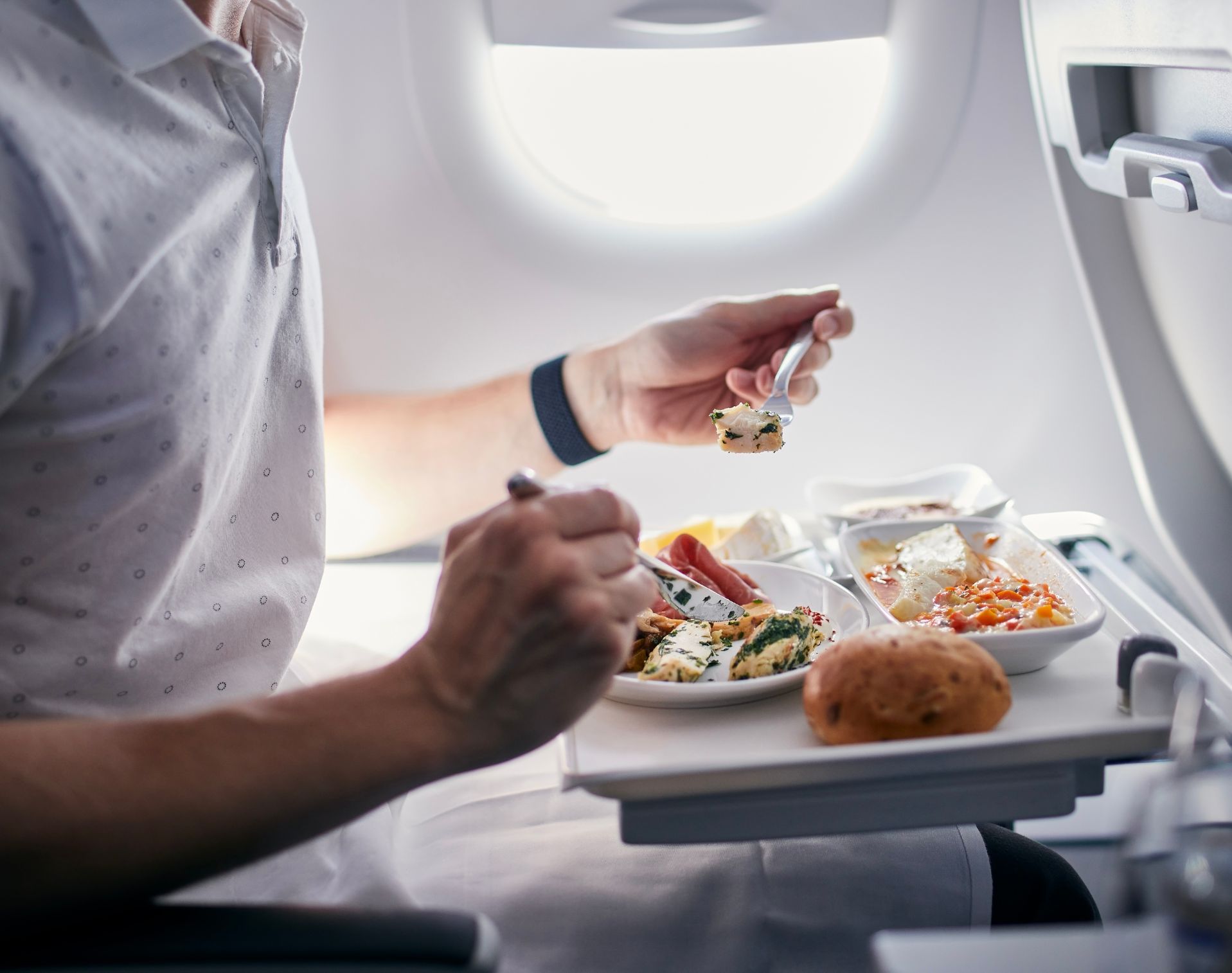 Prepare your gut for take off: how to avoid tummy troubles on your holidays